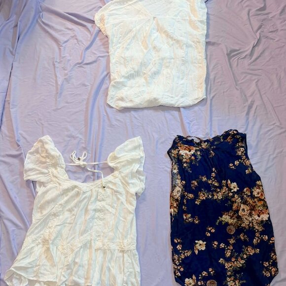 THREE Mixed Brand Cap Sleeve/Sleeveless Blouse Tops SM/MED (2 white, 1 blue) - Picture 2 of 11